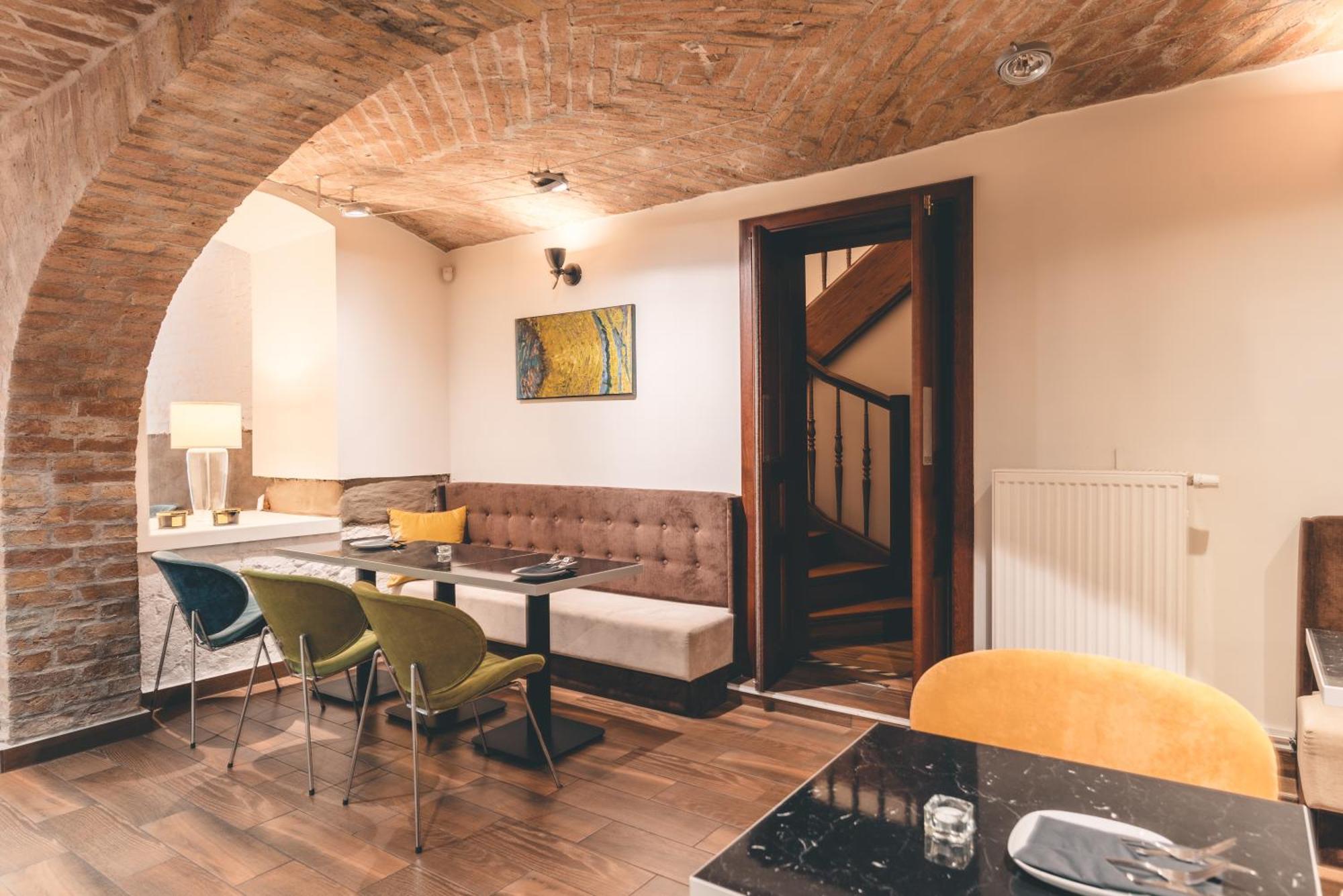 Fortune Old Town Boutique Апарт-готель 3*